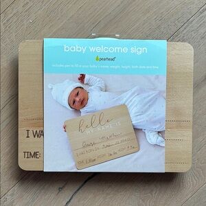 Pearhead Baby Welcome Sign - Natural Wood and Blue